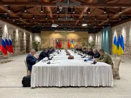 Istanbuli mirëpret takimet trepalëshe për bisedimet e paqes Rusi-Ukrainë